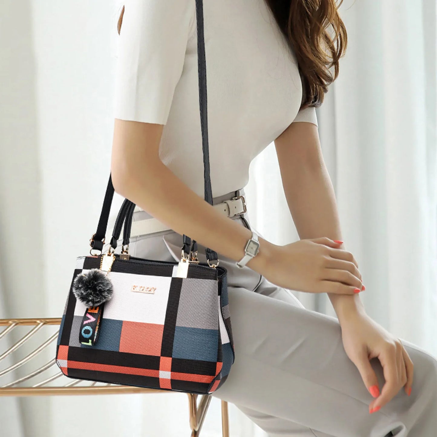 š Trendy Women's Handbag ā Elegant One-Shoulder & Crossbody Bag with Appliques āØ